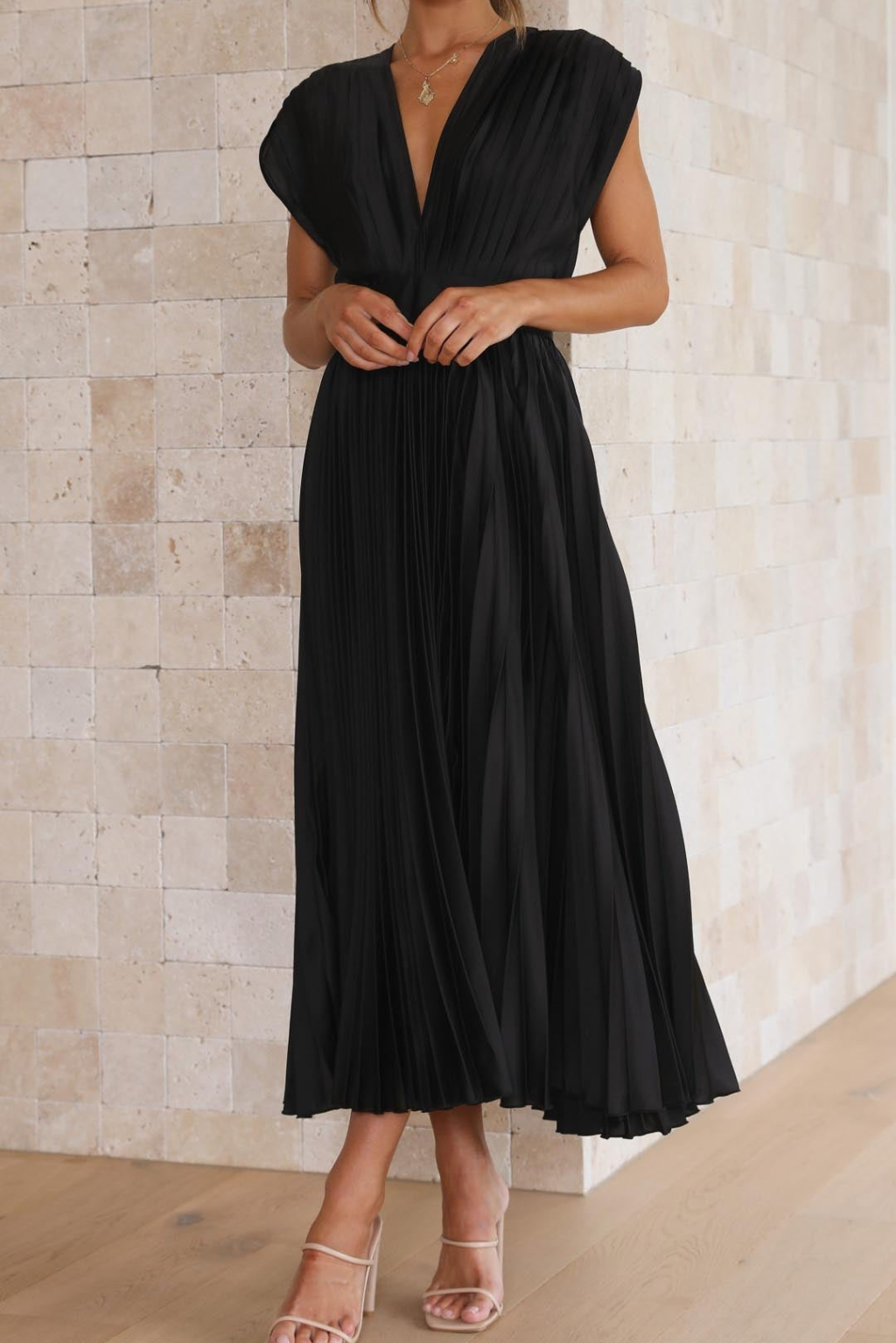 Cosette | Women's Elegant Pleated V-Neck Midi Dress
